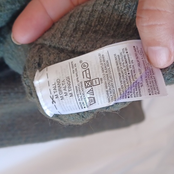 Old Navy Ribbed Crewneck long sleeve sweater, Green/Olive/khaki, Size M - Picture 6 of 6